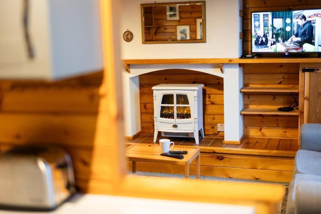 Cozy Norwegian Style Log Cabin In Rural Snowdonia - 2 Bedrooms & Parking By Seren Short Stays Ffestiniog Luaran gambar