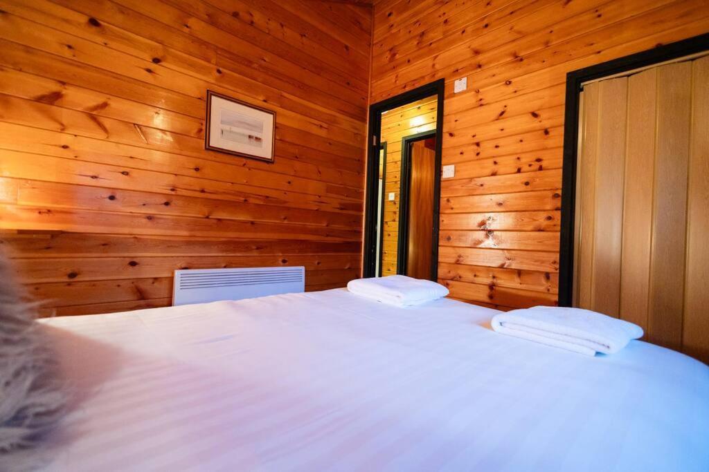 Cozy Norwegian Style Log Cabin In Rural Snowdonia - 2 Bedrooms & Parking By Seren Short Stays Ffestiniog Luaran gambar